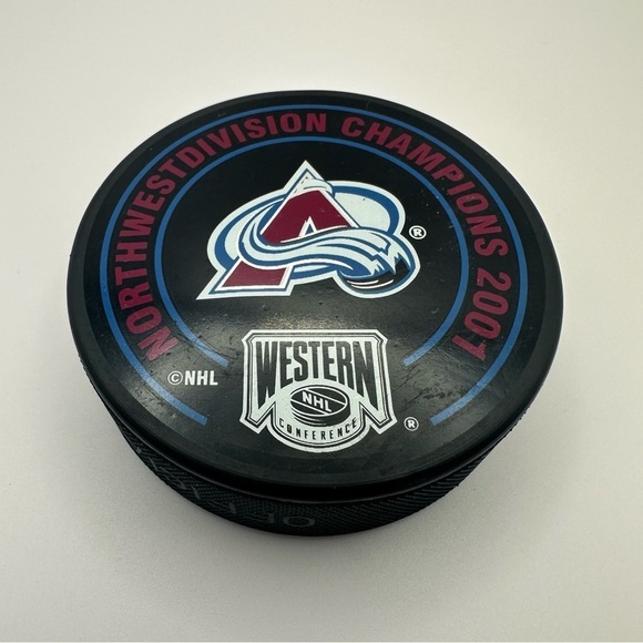 2001 NORTHWEST DIVISION CHAMPIONS WESTERN CONFERENCE OFFICIAL HOCKEY PUCK NHL - Picture 2 of 7